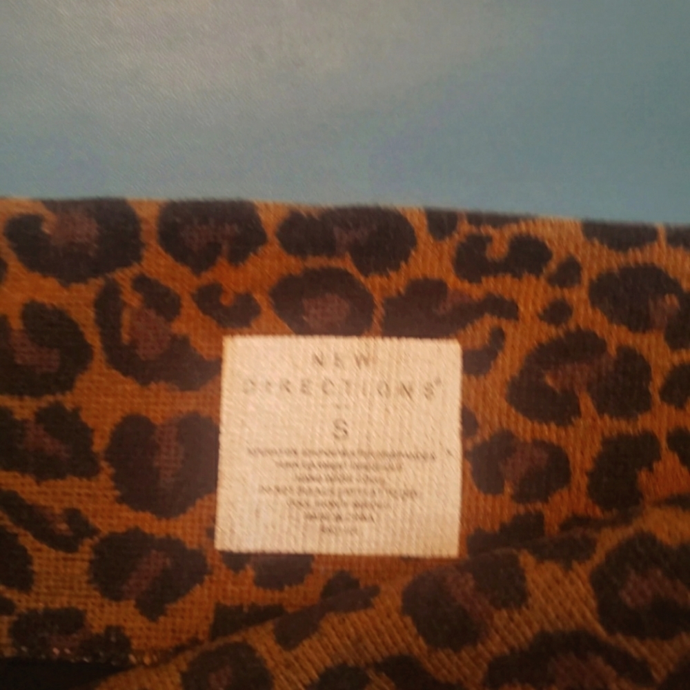 Leopard print leggings.